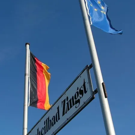 Strandnahe Mit Terrasse Und Parkplatz Zingst